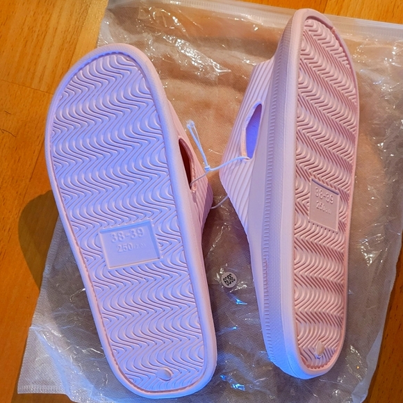 Pillow Soft Sandals - Picture 2 of 2